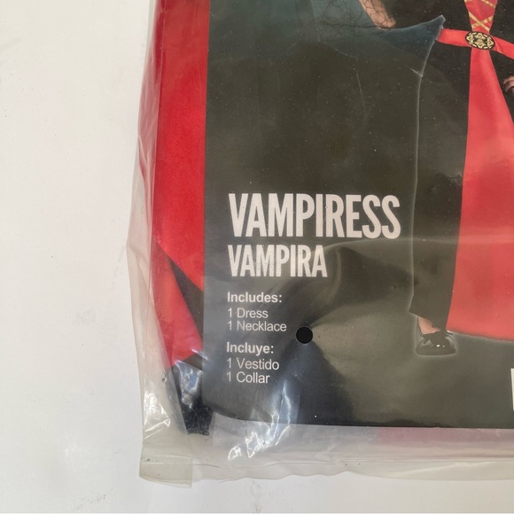 Girl’s Vampiress Halloween costumes - Picture 4 of 5